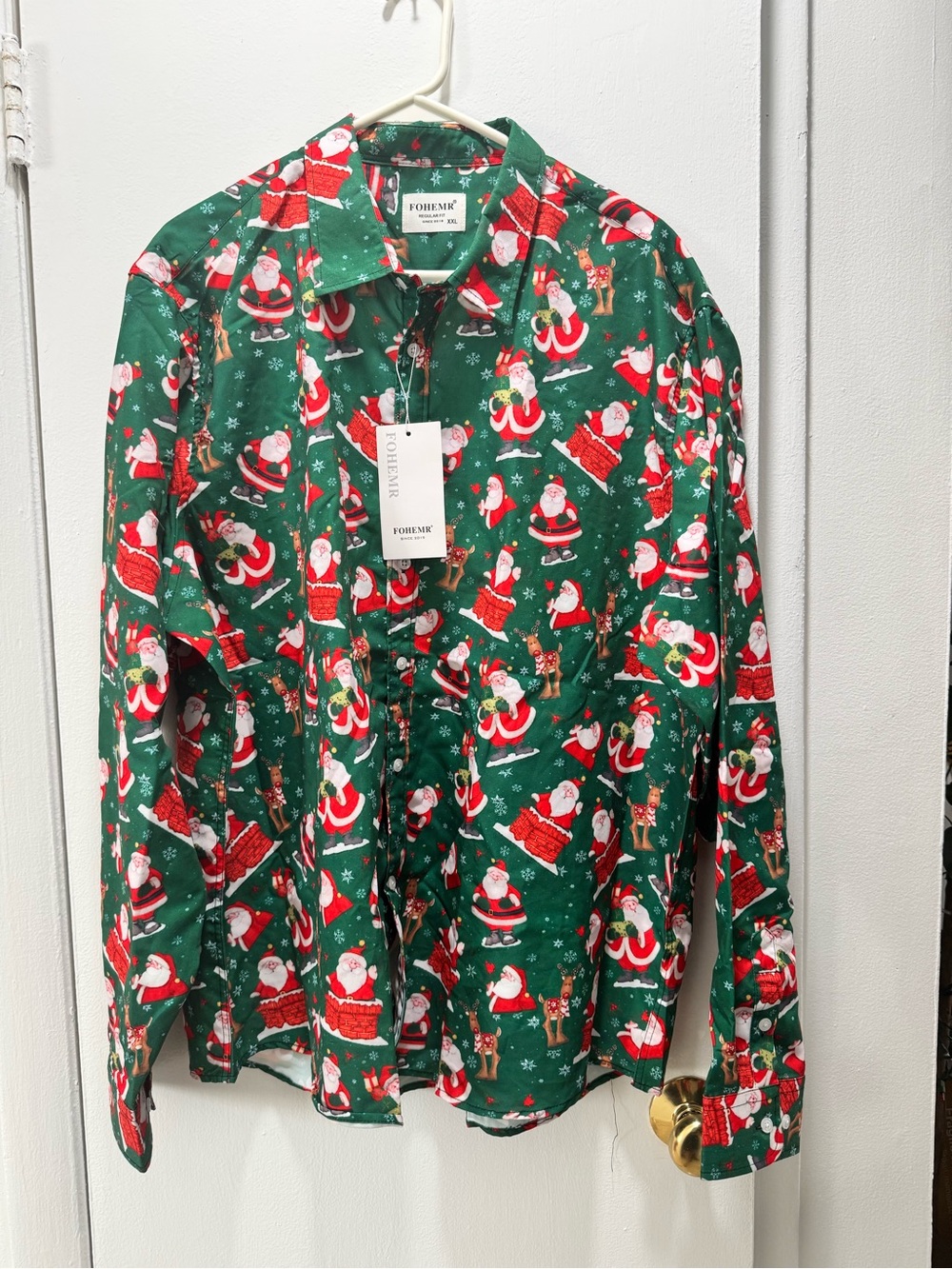 Fohemr men’s Green Santa Print Button-Down Holiday Shirt